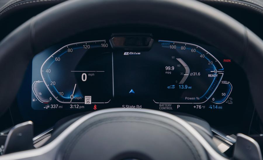 Панель приборов BMW 745e xDrive M Sport (G11) 2019 года  (NA) (фото 20 из 32)
